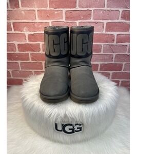 🔥UGG Y2k Classic🩶🖤🩶 Short Rubber Logo Grey Suede Sheepskin Boots Charcoal 8